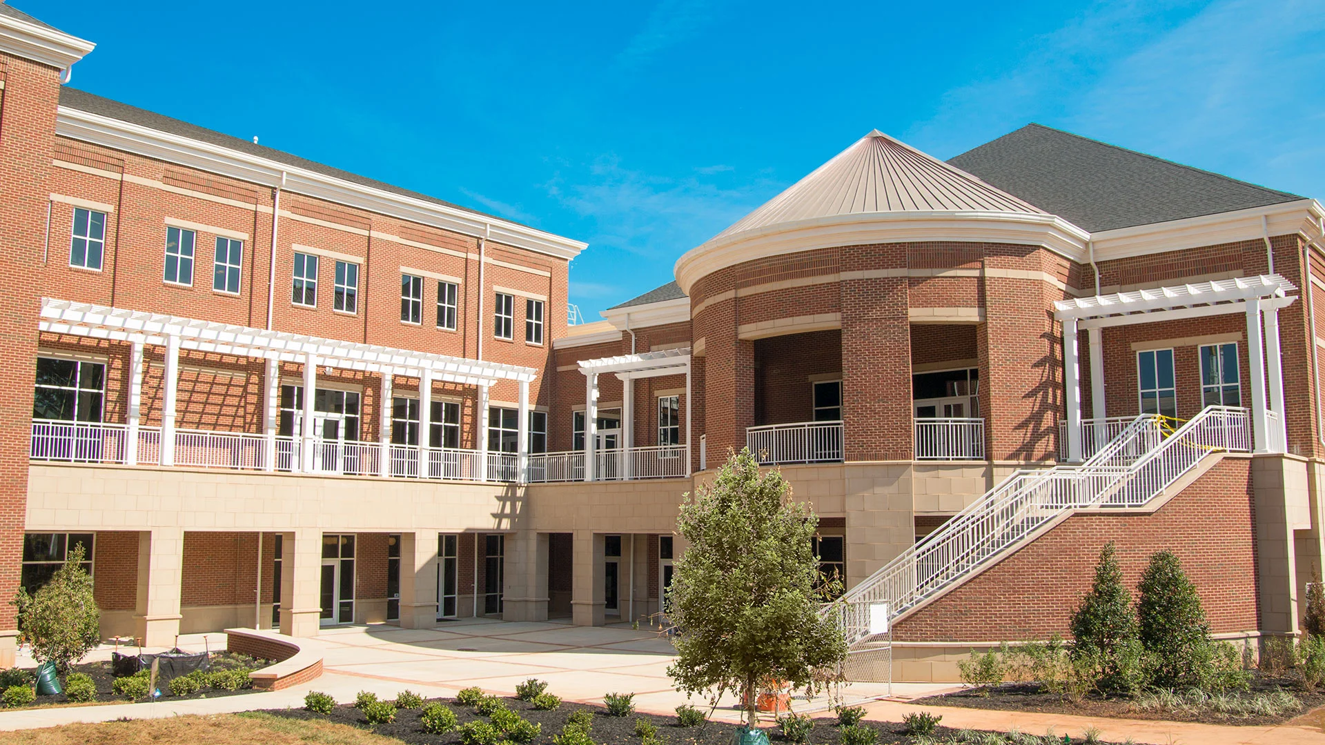 Featured image for “Anderson University Student Center: Low Maintenance Trex Pergola Kits”Spectrum Interiors of South Carolina worked closely with Anderson University for the brand new G. Ross Anderson, Jr. Student Center. The 86,000 square foot facility will be the largest building on12777:full