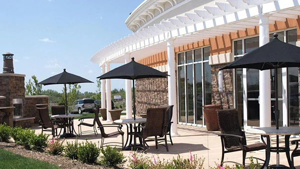 Vinyl pergola for outdoor living at Holiday Inn hotel